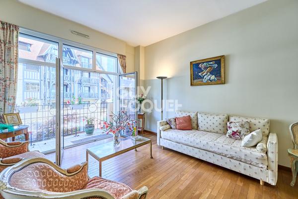 DEAUVIILLE - MAGNIFIQUE APPARTEMENT DE 3 PIECES PRINCIPALES avec BALCON, CAVE ET PARKING