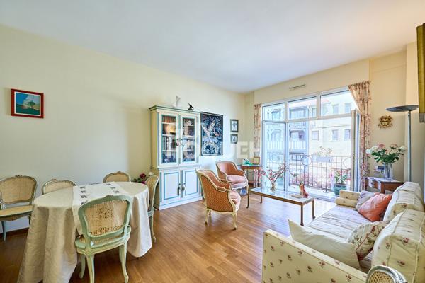 DEAUVIILLE - MAGNIFIQUE APPARTEMENT DE 3 PIECES PRINCIPALES avec BALCON, CAVE ET PARKING