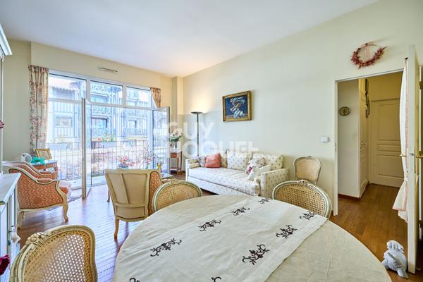 DEAUVIILLE - MAGNIFIQUE APPARTEMENT DE 3 PIECES PRINCIPALES avec BALCON, CAVE ET PARKING