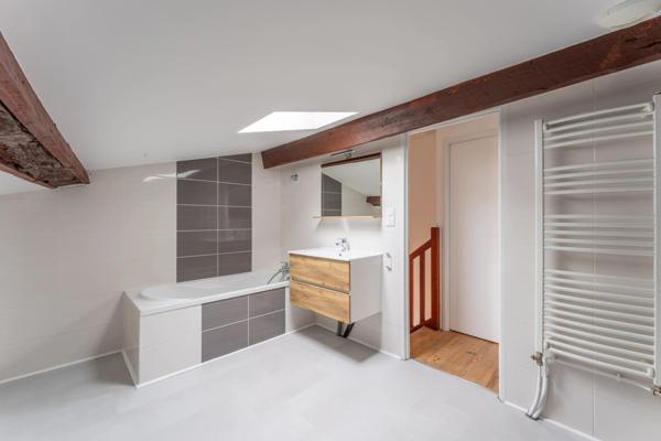 Maison rénovée - 2 chambres - Ambarès