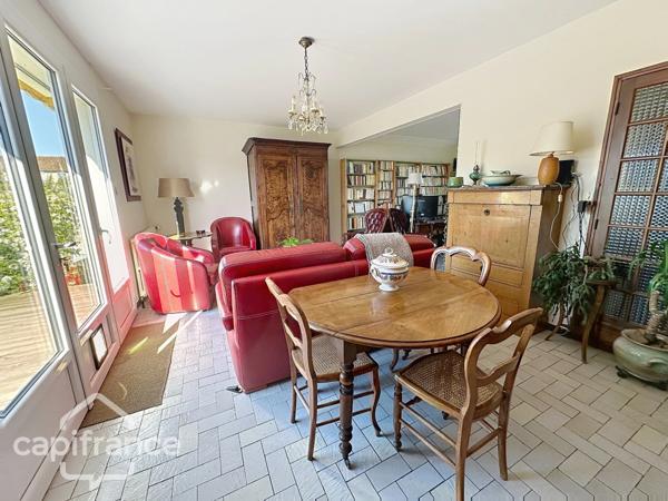 Dpt Deux Sèvres (79), à vendre THOUARS maison P7 de 196 m² - Terrain de 475,00 m²