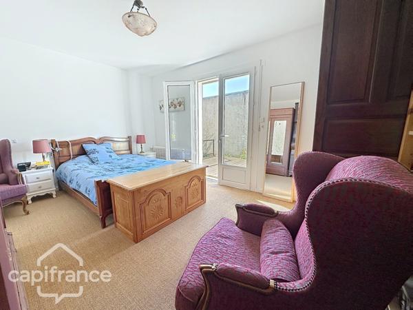 Dpt Deux Sèvres (79), à vendre THOUARS maison P7 de 196 m² - Terrain de 475,00 m²