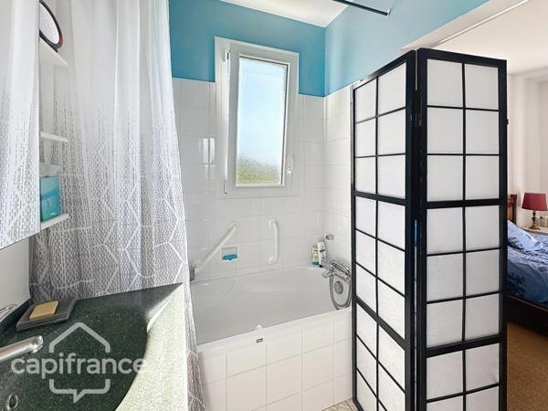 Dpt Deux Sèvres (79), à vendre THOUARS maison P7 de 196 m² - Terrain de 475,00 m²