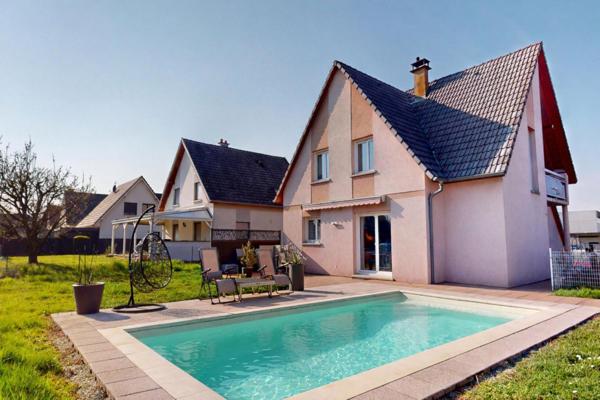 Hésingue – Maison 4 chambres avec piscine et chambre + salle d’eau au RDC