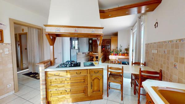 Hésingue – Maison 4 chambres avec piscine et chambre + salle d’eau au RDC