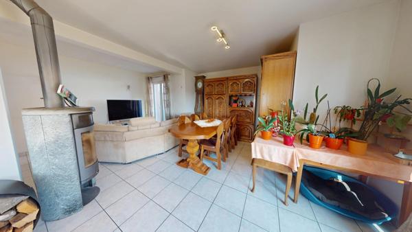 Hésingue – Maison 4 chambres avec piscine et chambre + salle d’eau au RDC