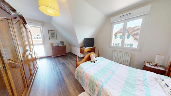 Hésingue – Maison 4 chambres avec piscine et chambre + salle d’eau au RDC
