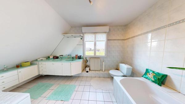 Hésingue – Maison 4 chambres avec piscine et chambre + salle d’eau au RDC