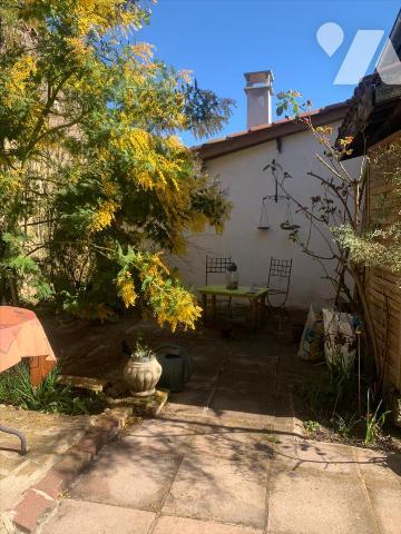 Coeur du village, maison de village en pierre rénovée