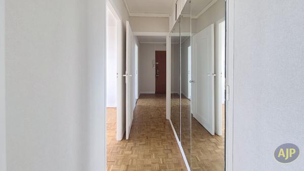 Location appartement La Roche Sur Yon : 950 € - AJP Immobilier La Roche-sur-Yon