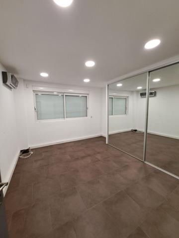 Local commercial mixte Entrepôt/ Bureaux 220 m2