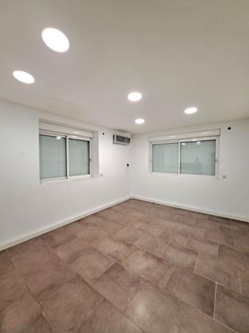 Local commercial mixte Entrepôt/ Bureaux 220 m2