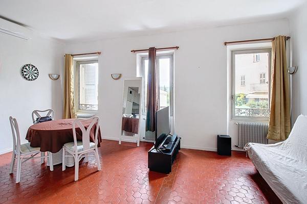 DRAGUIGNAN - A VENDRE APPARTEMENT T3 63m² - LOUÉ 750 € par mois - RENTABILITÉ NETTE 4.79%