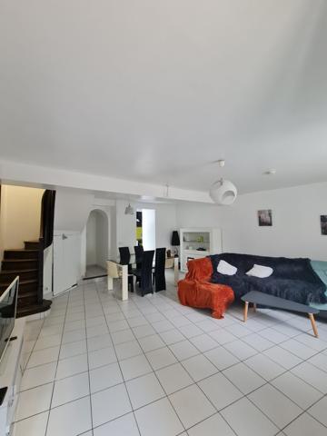 À vendre - Maison mitoyenne 1 côté, 5 pièces située à Redon (35600)