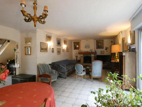 Maison 6 chambres sur un terrain de 1065 m2
