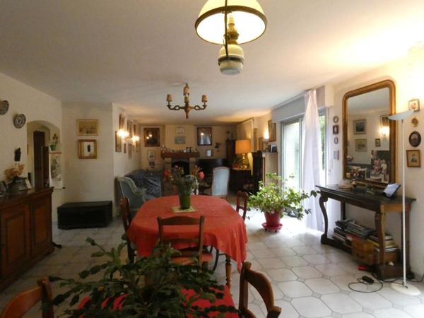 Maison 6 chambres sur un terrain de 1065 m2