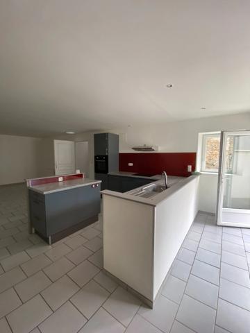 Mornac. Maison 108 m² avec terrasse et parking