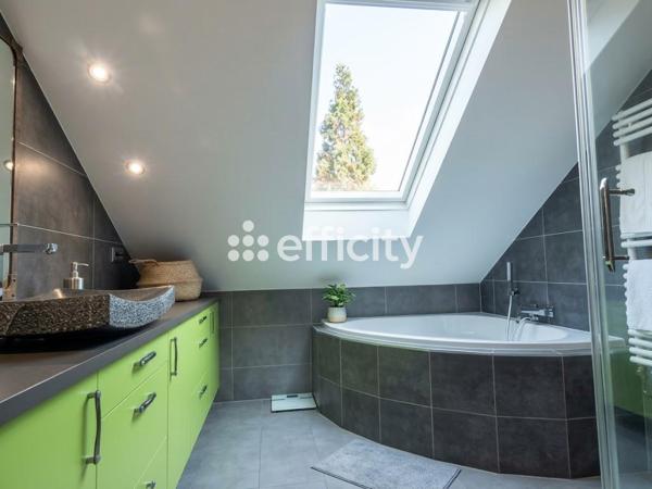 Appartement
         4 pièces
        - 85 m² 199 000 €*