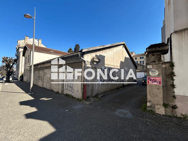 Location Parking 10 m² - 70 AVENUE JEAN JAURES Cahors 46000