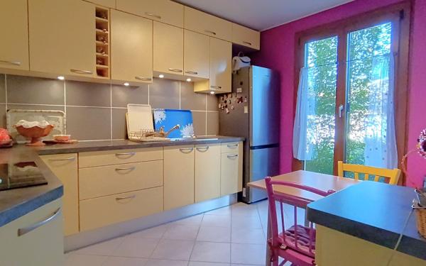 Appartement à vendre    3 pièces • 81,33 m2 Saint-Genis-Laval