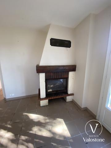 Maison de bourg réaménagée  en 2 appartements