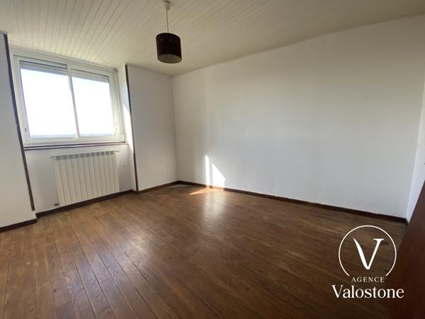 Maison de bourg réaménagée  en 2 appartements