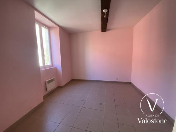 Maison de bourg réaménagée  en 2 appartements