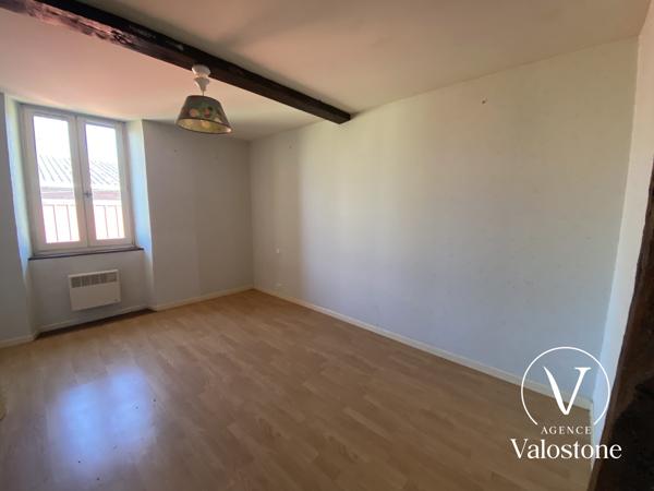 Maison de bourg réaménagée  en 2 appartements