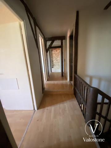 Maison de bourg réaménagée  en 2 appartements