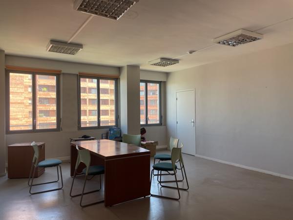 Bureau
         2 pièces
        - 71 m² Exclusivité 178 000 € *