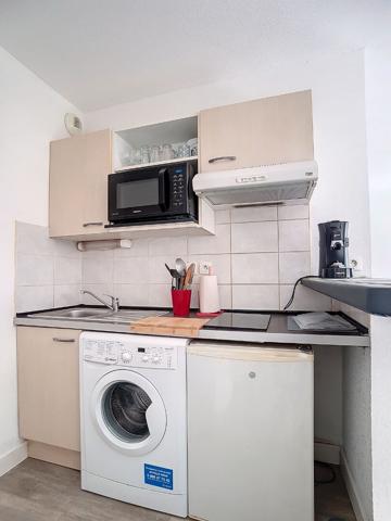 A louer PAU Appartement T2 meublé avec 2 balcons et parking privatif dans résidence sécurisée de 2005