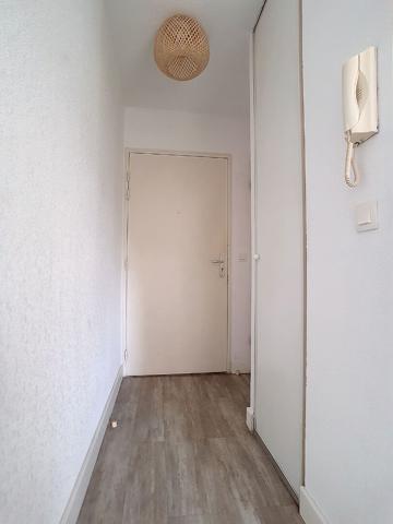 A louer PAU Appartement T2 meublé avec 2 balcons et parking privatif dans résidence sécurisée de 2005