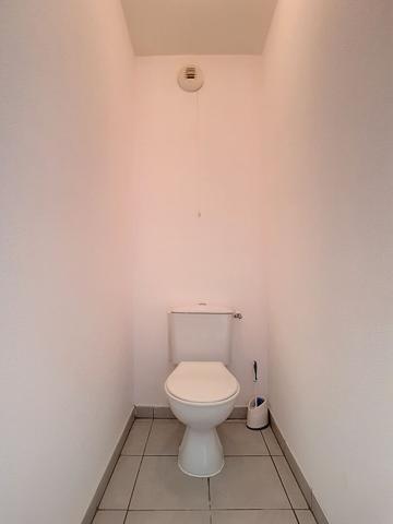 A louer PAU Appartement T2 meublé avec 2 balcons et parking privatif dans résidence sécurisée de 2005