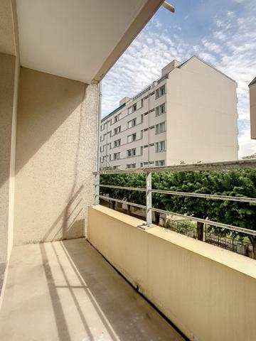 A louer PAU Appartement T2 meublé avec 2 balcons et parking privatif dans résidence sécurisée de 2005