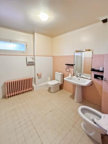 Cavaillon (84300) Cavaillon centre Appartement environ 139 m2, cave 51m2, terrasse 13m2 et patio 13m2