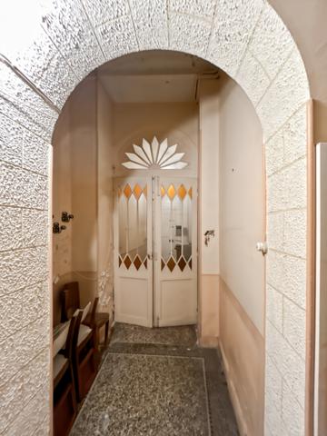 Cavaillon (84300) Cavaillon centre Appartement environ 139 m2, cave 51m2, terrasse 13m2 et patio 13m2