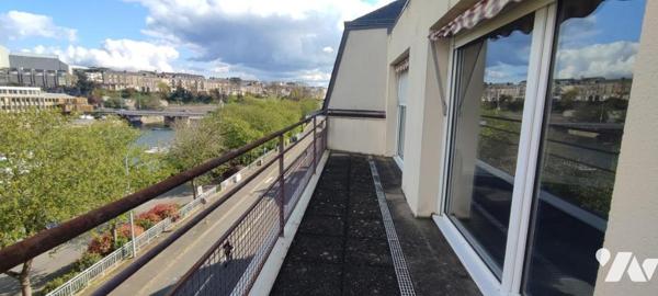 Les Quais "Port du Mans " 5 min place de la république T5 avec balcon et parking en sous-sol et cave
