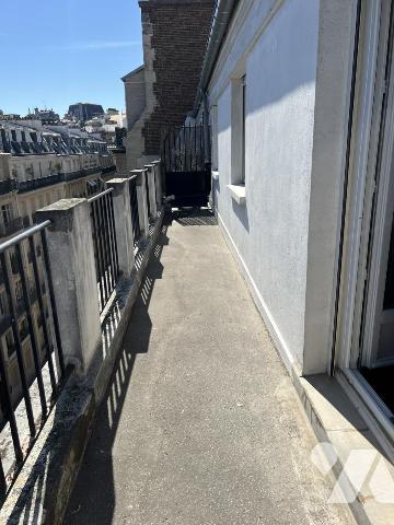 BEL APPARTEMENT TRAVERSANT 3 PIECES 