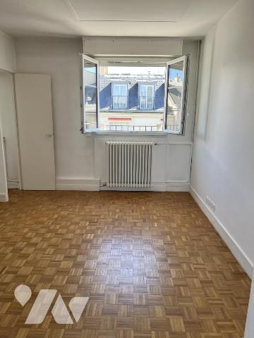 BEL APPARTEMENT TRAVERSANT 3 PIECES 