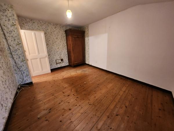 Nalliers (85370) Maison à rénover centre Nalliers