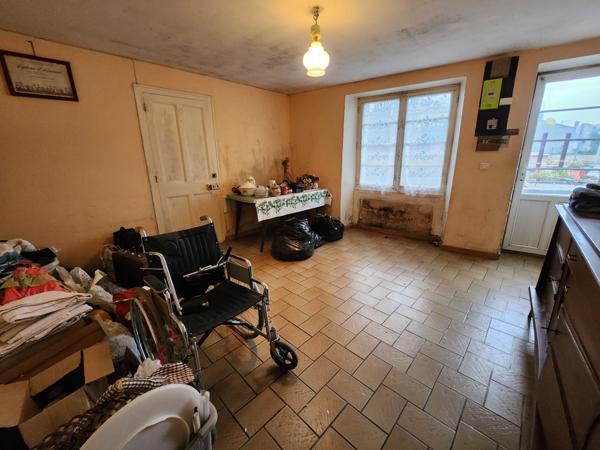 Nalliers (85370) Maison à rénover centre Nalliers