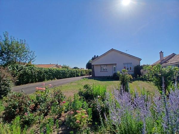 Maison familiale 4 pièces - 104 m2 - Bourg de Saint Philbert De Grand Lieu avec jardin 1111 m2