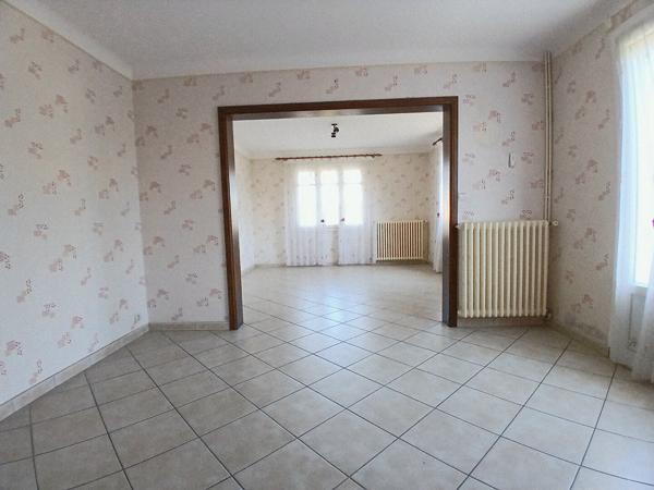 Maison familiale 4 pièces - 104 m2 - Bourg de Saint Philbert De Grand Lieu avec jardin 1111 m2