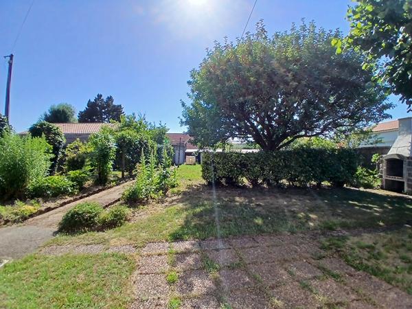 Maison familiale 4 pièces - 104 m2 - Bourg de Saint Philbert De Grand Lieu avec jardin 1111 m2