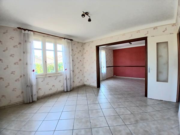 Maison familiale 4 pièces - 104 m2 - Bourg de Saint Philbert De Grand Lieu avec jardin 1111 m2