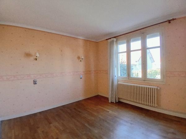 Maison familiale 4 pièces - 104 m2 - Bourg de Saint Philbert De Grand Lieu avec jardin 1111 m2