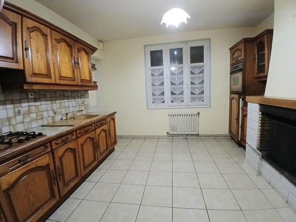 Maison familiale 4 pièces - 104 m2 - Bourg de Saint Philbert De Grand Lieu avec jardin 1111 m2
