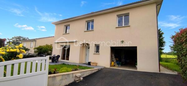 🏡 Coup de cœur familial : Magnifique maison lumineuse et spacieuse.
​ | Surface : 159 m² | Pièces : 10 | Garage : 35 m²
​Idéalement située dans un quartier résidentiel paisible, découvrez cette magnifique maison de 2006 qui allie à la perfection douceur de vivre et proximité urbaine. Un véritable havre de paix conçu pour offrir confort, convivialité et bien-être à toute la famille.
​🌟 Les points forts qui vont vous séduire :
​Espaces et Lumière : Avec ses 10 pièces généreuses et parfaitement agencées, cette villa est idéale pour les familles nombreuses ou les amoureux des grands volumes. Chaque pièce bénéficie d'une luminosité optimale et d'une atmosphère chaleureuse.
​Vie en extérieur : Profitez d'une superbe terrasse ensoleillée tout au long de la journée, parfaite pour vos moments de détente ou vos repas entre amis, en toute intimité. Son terrain plat et clôturé vous offre un vis à vis avec la nature.
​Potentiel et Modularité : En plus d'un grand garage de 35 m², la maison dispose d'une vaste chambre modulable selon vos envies (suite parentale, salle de jeux, pièce à thème, dressing ou bureau pour le télétravail).
​Emplacement de choix : Écoles, commerces et commodités sont accessibles en quelques minutes pour un quotidien 100 % serein.

Profitez de cette opportunité proposée par Frédéric Langlois, votre partenaire immobilier de confiance. Venez découvrir votre futur chez-vous !