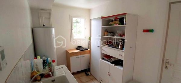 🏡 Coup de cœur familial : Magnifique maison lumineuse et spacieuse.
​ | Surface : 159 m² | Pièces : 10 | Garage : 35 m²
​Idéalement située dans un quartier résidentiel paisible, découvrez cette magnifique maison de 2006 qui allie à la perfection douceur de vivre et proximité urbaine. Un véritable havre de paix conçu pour offrir confort, convivialité et bien-être à toute la famille.
​🌟 Les points forts qui vont vous séduire :
​Espaces et Lumière : Avec ses 10 pièces généreuses et parfaitement agencées, cette villa est idéale pour les familles nombreuses ou les amoureux des grands volumes. Chaque pièce bénéficie d'une luminosité optimale et d'une atmosphère chaleureuse.
​Vie en extérieur : Profitez d'une superbe terrasse ensoleillée tout au long de la journée, parfaite pour vos moments de détente ou vos repas entre amis, en toute intimité. Son terrain plat et clôturé vous offre un vis à vis avec la nature.
​Potentiel et Modularité : En plus d'un grand garage de 35 m², la maison dispose d'une vaste chambre modulable selon vos envies (suite parentale, salle de jeux, pièce à thème, dressing ou bureau pour le télétravail).
​Emplacement de choix : Écoles, commerces et commodités sont accessibles en quelques minutes pour un quotidien 100 % serein.

Profitez de cette opportunité proposée par Frédéric Langlois, votre partenaire immobilier de confiance. Venez découvrir votre futur chez-vous !