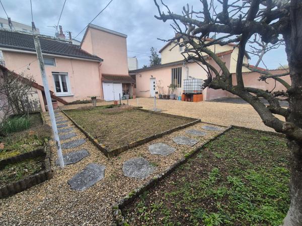 Maison de ville avec terrain à vendre à ROANNE (42), 5 pièces, 3 chambres